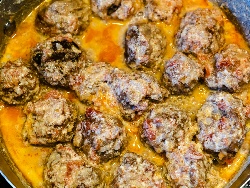 Френски лучени кюфтета от говеждо месо печени на фурна - снимка на рецептата Френски лучени кюфтета от говеждо месо печени на фурна - снимка на рецептата